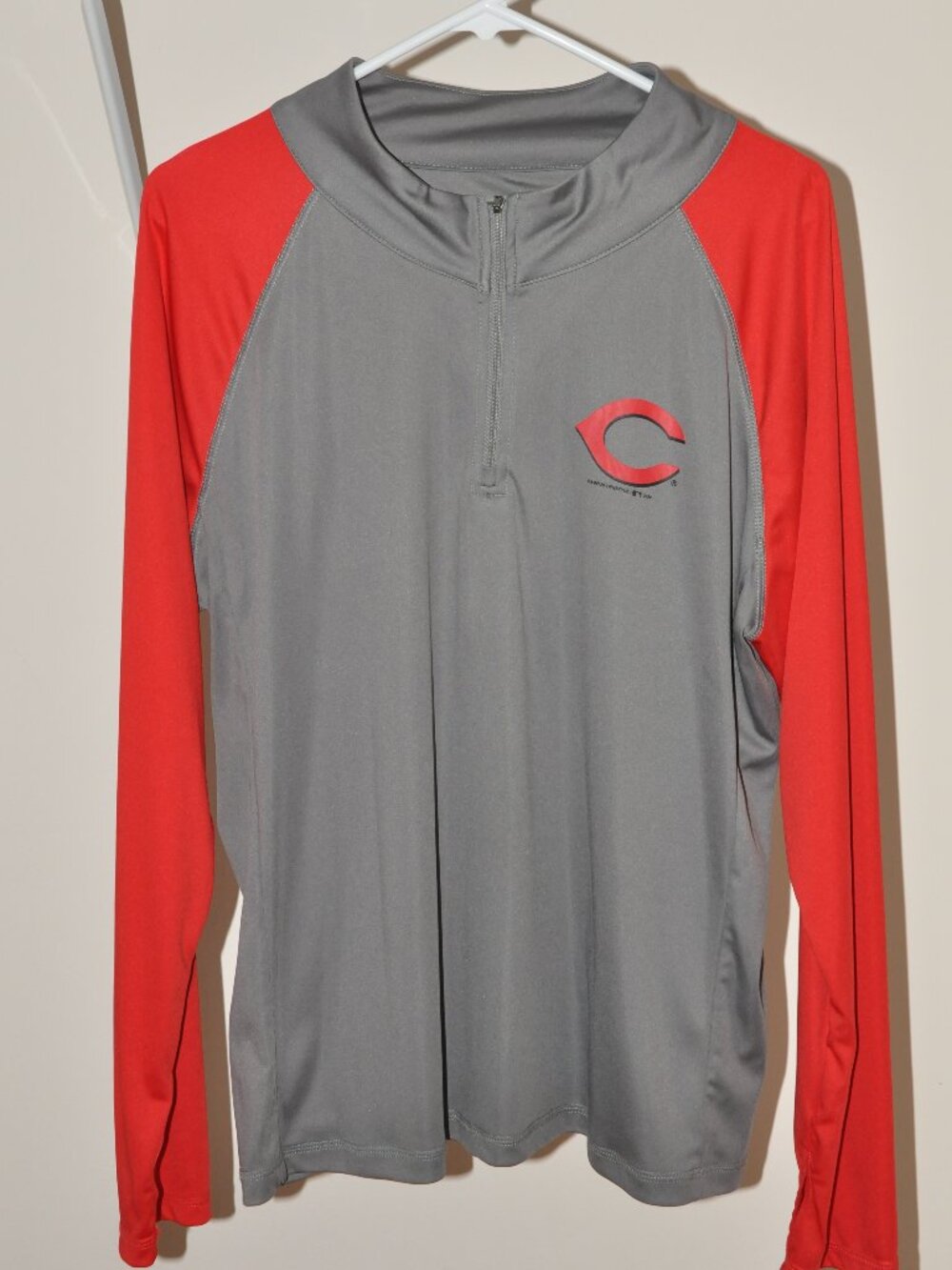 Reds XL Long Sleeve Pullover with 1/4 Zipper